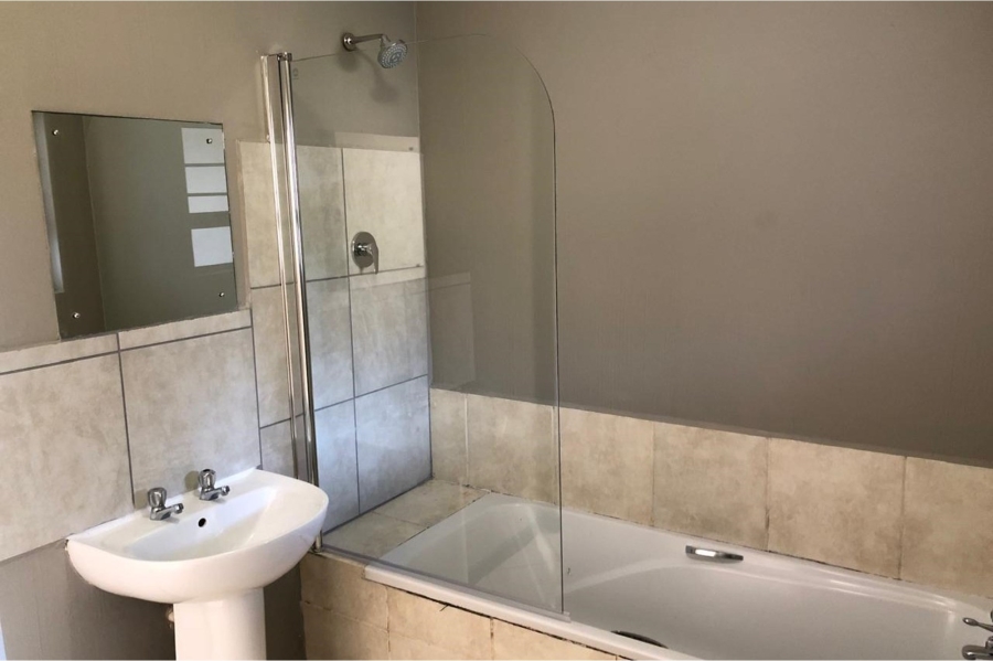 To Let 1 Bedroom Property for Rent in Beacon Bay Eastern Cape